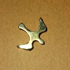 Soaring Elegance: 1/2" Polished Gold Dove Lapel Pin | Hat Pin | Brooch